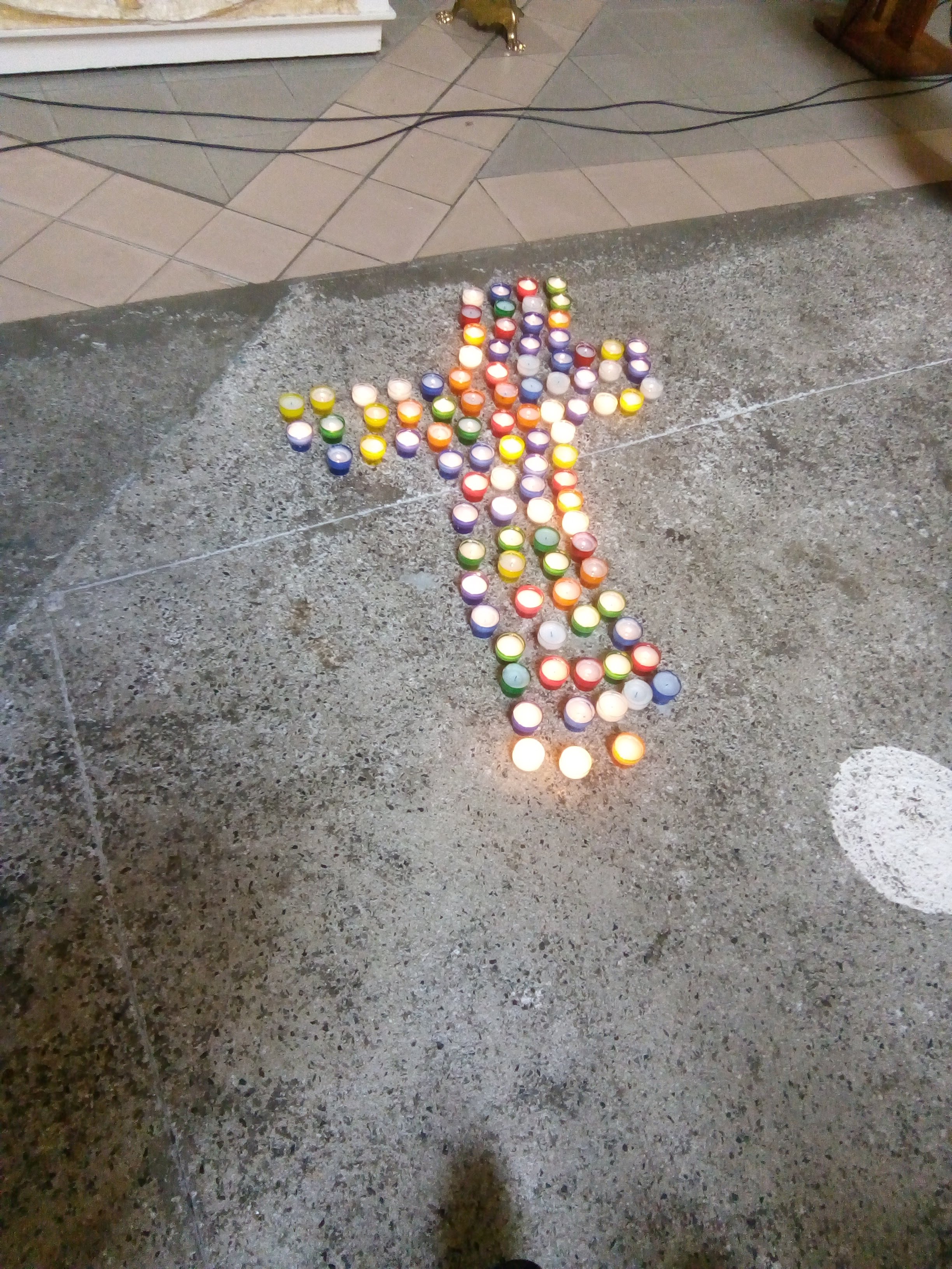 Croix de lumières Sacrement des malades Hospitalité Evry avec le FRAT avril 2018